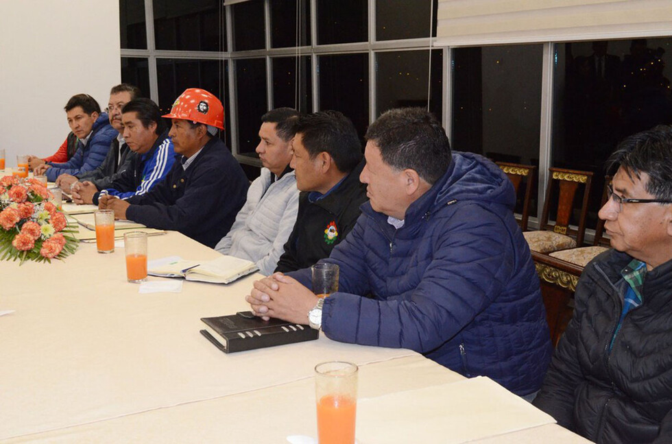 Fabriles piden a Evo la dirección del Senasag para "proteger" la industria nacional