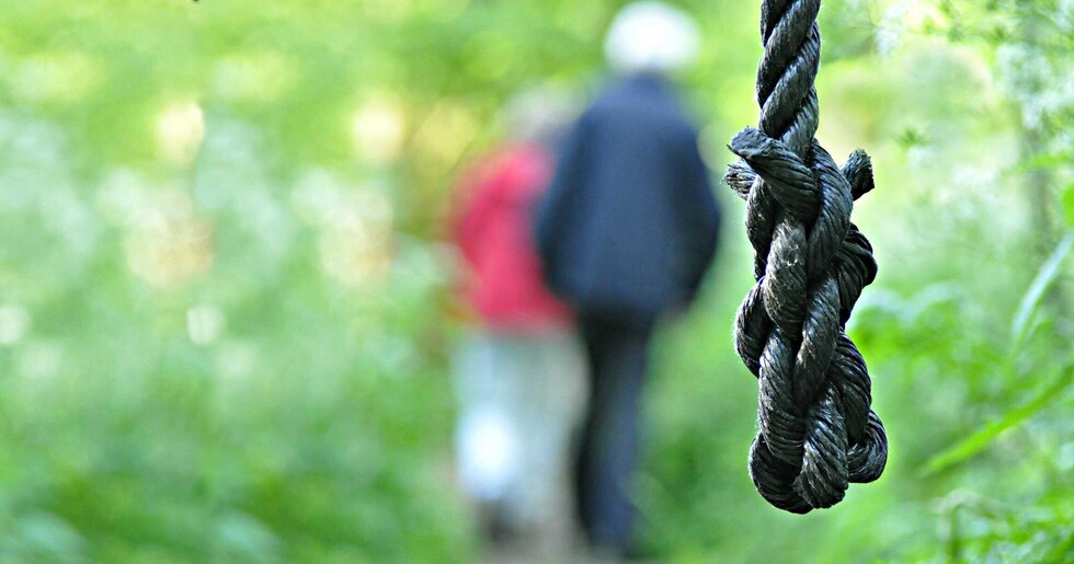 Adolescente se quita la vida colgándose de árbol