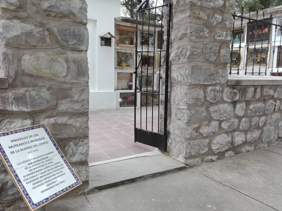 (FOTOS) Visitando los nichos de personajes destacados de Tarija