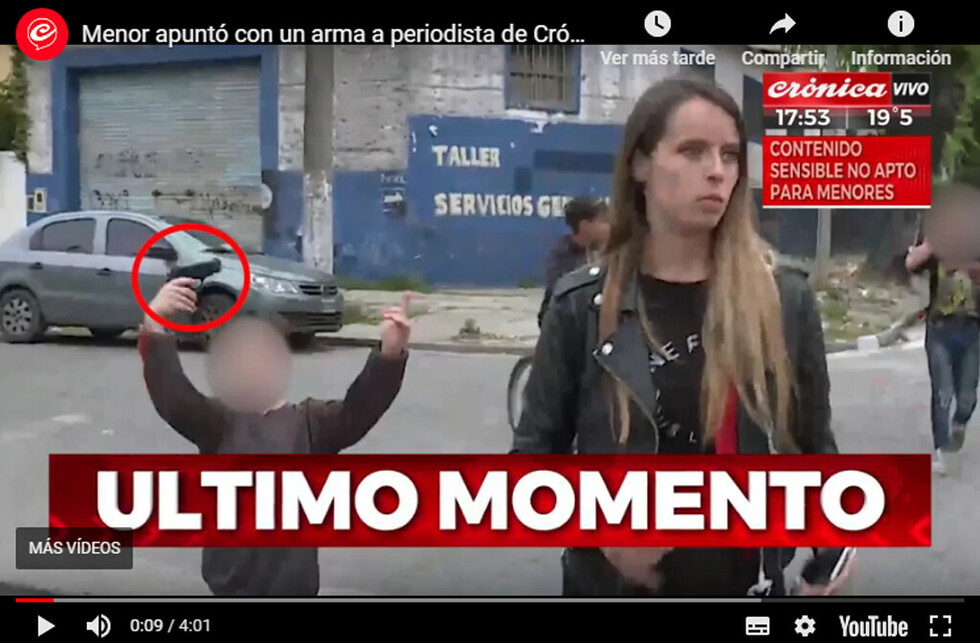 Un menor  apuntó con  un arma a  periodista