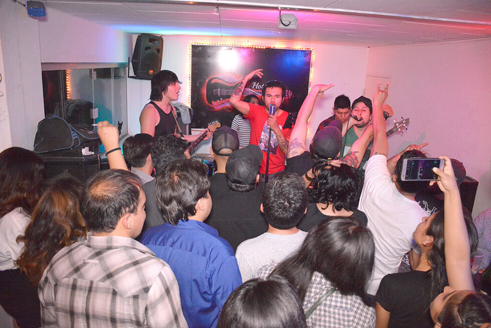Música  con feeling  en Hot Rock