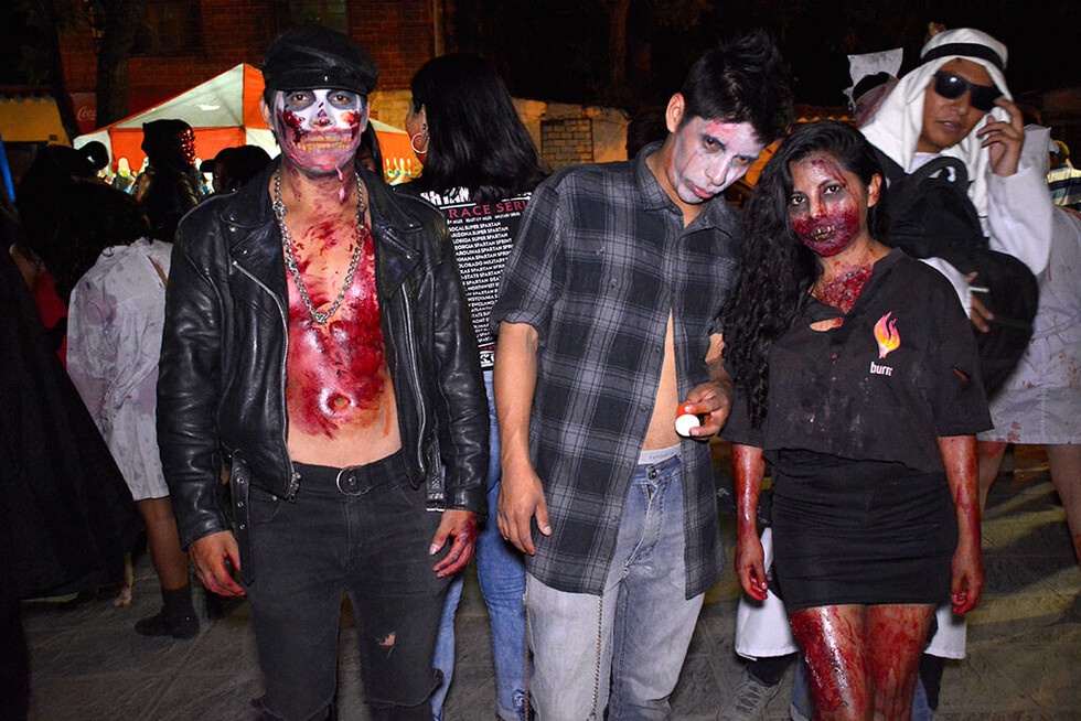 Gran marcha zombie  en Tarija