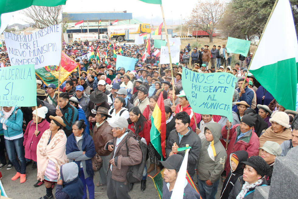 Caja Nacional es observada por los militantes del MAS