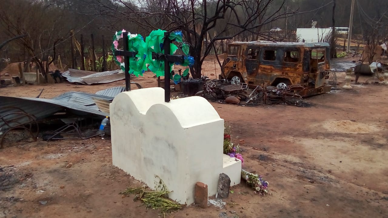 Grutas de los fallecidos por el incendio en la comunidad El Pelícano
