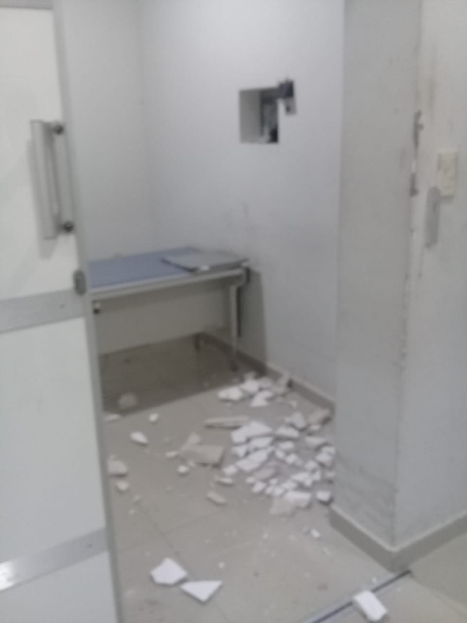 Placa de yeso impacta en la cabeza de una mujer en el Hospital Rubén Zelaya