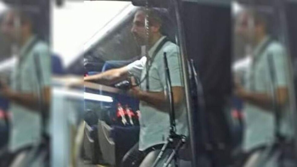 Detienen a fotógrafo por exhibir el pene a niñas