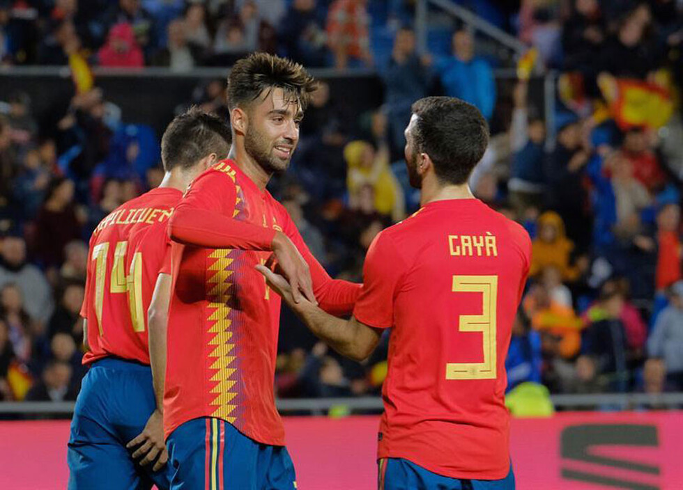 Brais Méndez debuta con gol y saca del estancamiento a España