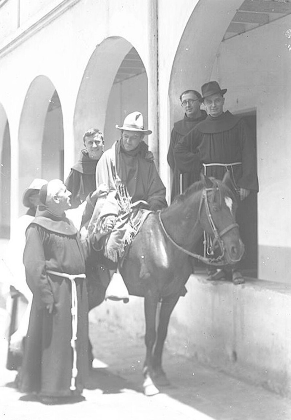 Capellán con un chapaco