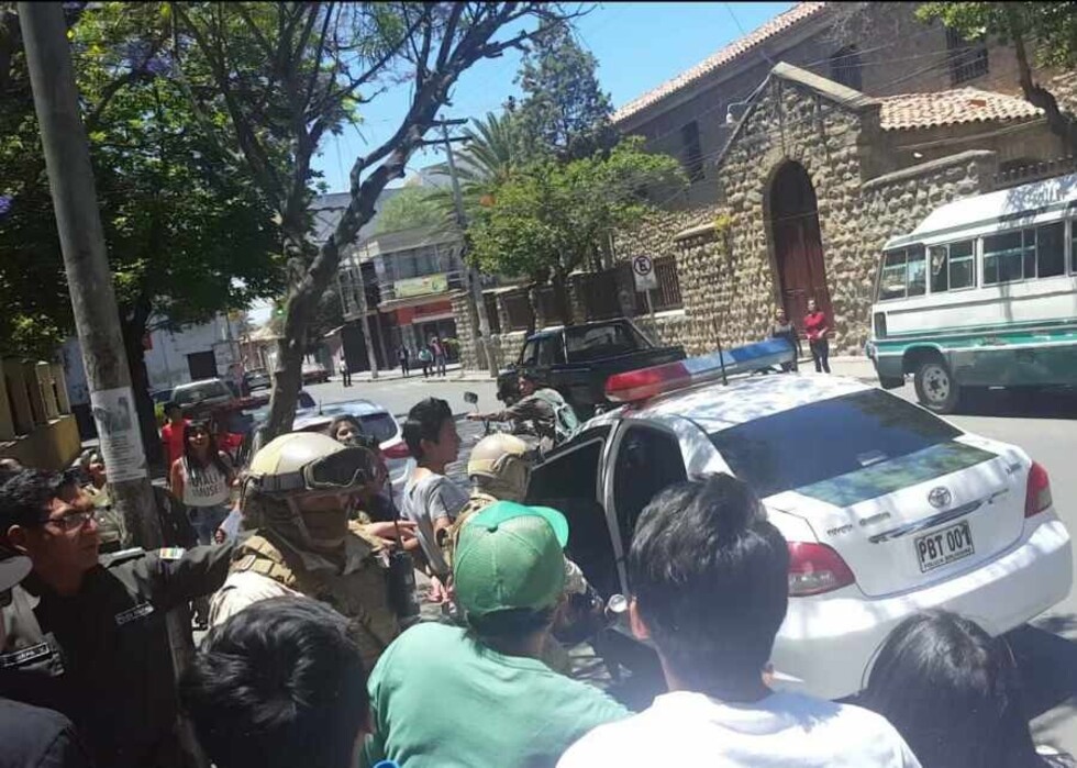 Golpeó a su amigo en la cabeza con un martillo