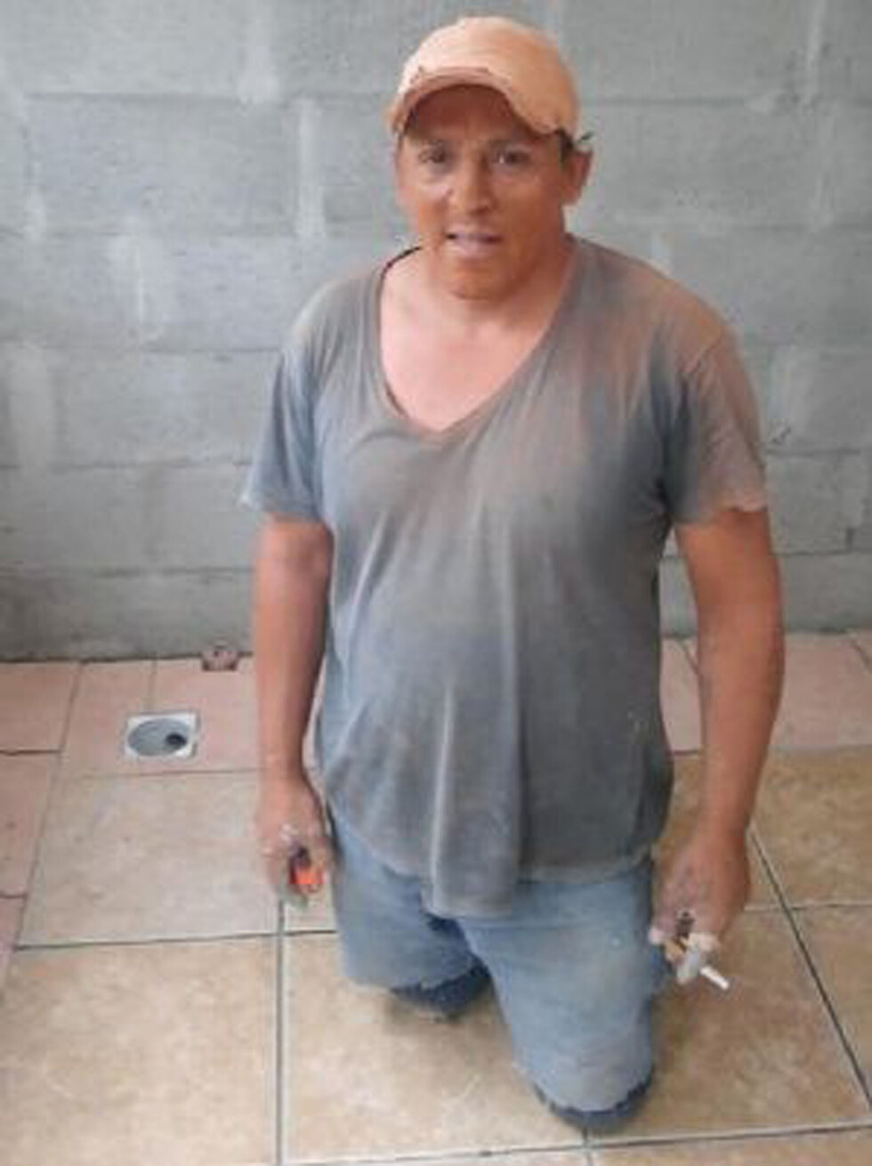 Un albañil golpeó a su mujer y su hijo lo mató