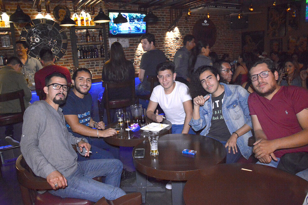 Funky Monks la rompió  en El Pub