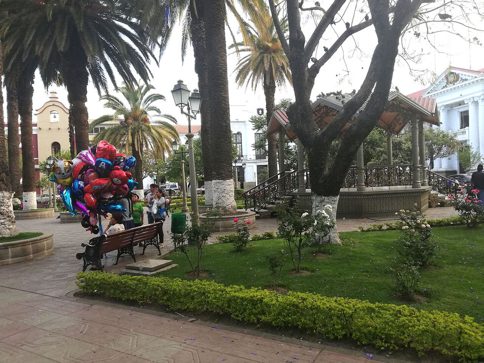 El Consejo Municipal, la Alcaldía y la Gobernación en la plaza Luis de Fuentes
