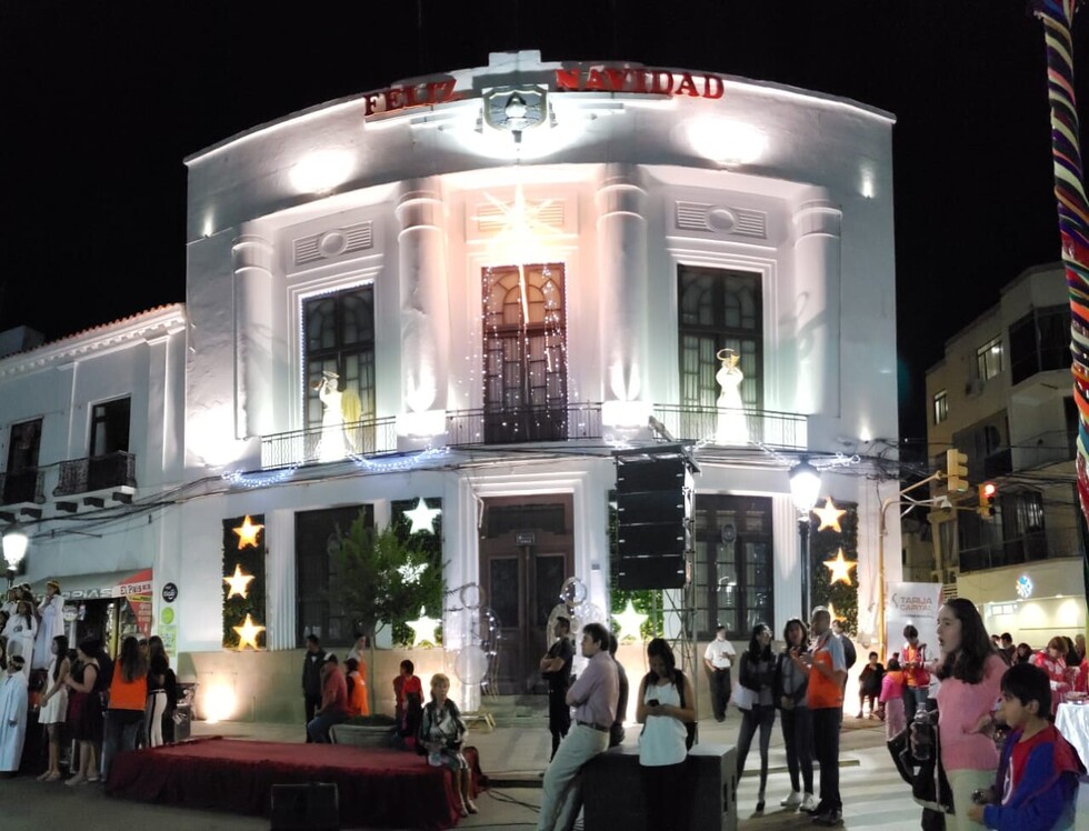 Municipio reviste la ciudad de Tarija con luces y espíritu navideño