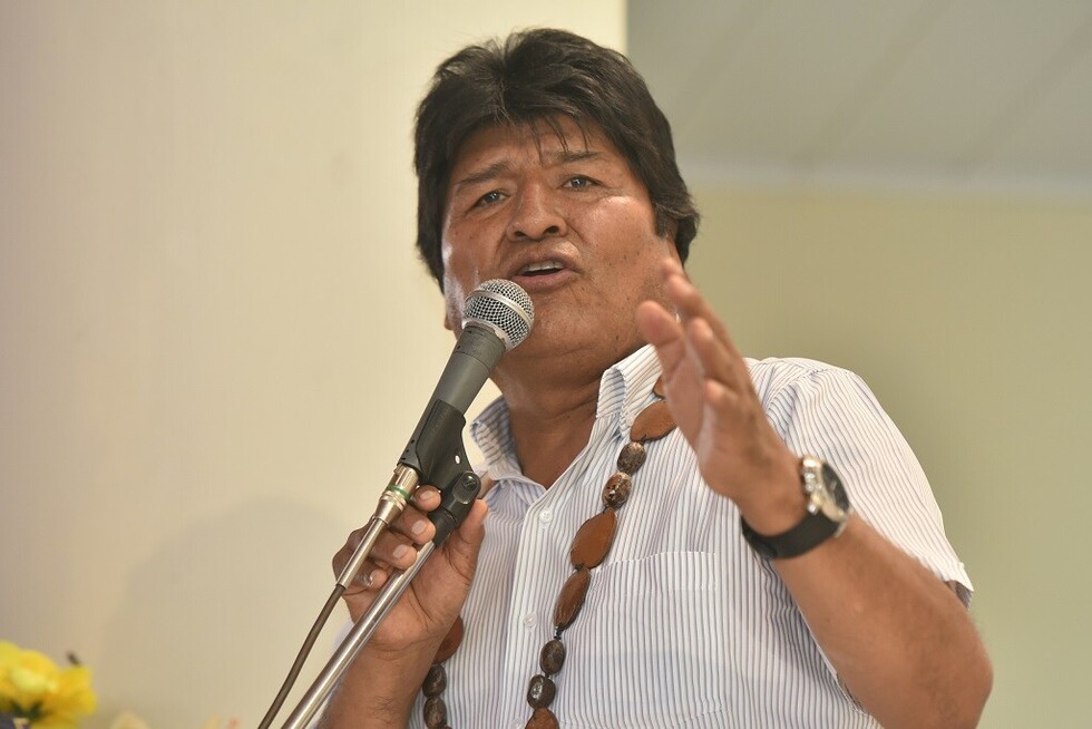 Morales llama “enemigos de la nacionalización” a 20 expresidentes