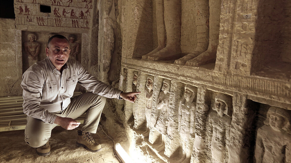 Hallan en Egipto una tumba intacta de hace 4.400 años con 45 estatuas y pozos secretos