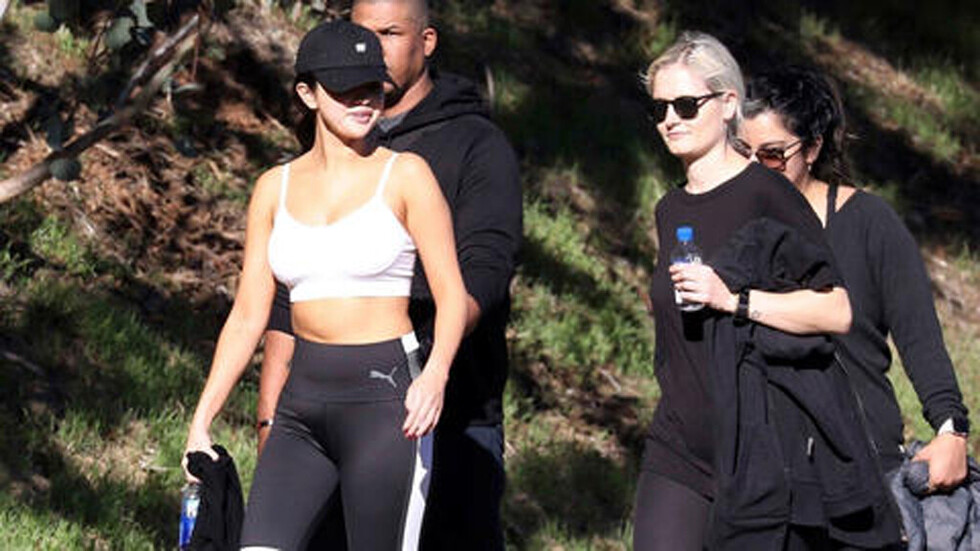 Selena Gomez  lució sus sexis abdominales