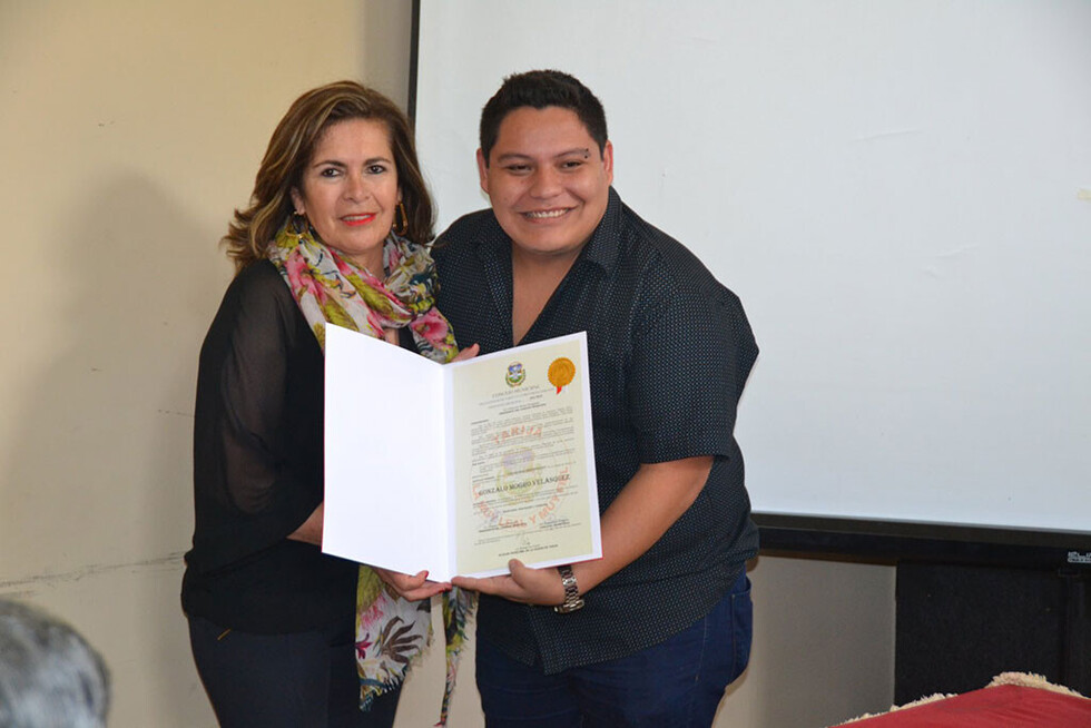 Reconocimiento  a cantantes  tarijeños