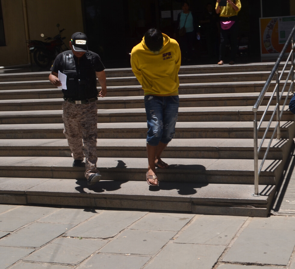 Mantienen con detención a sujeto que golpeó a su mujer