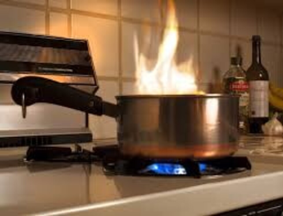 Cocinaba para sus perros y se quemó el 65 % del cuerpo