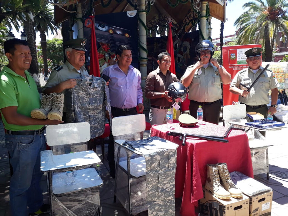 Gobernación entrega equipamiento a la Policía