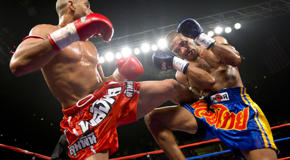 Ordenan detener a luchadores que noquearon a un joven