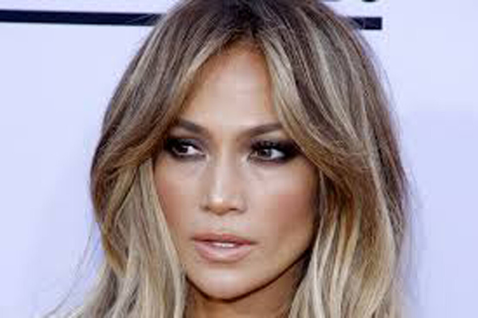 JLo subió fotos donde se ven  sus pezones