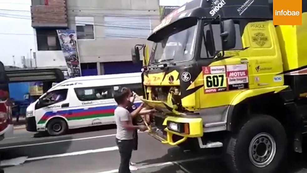 Fanático del Dakar rompió un camión