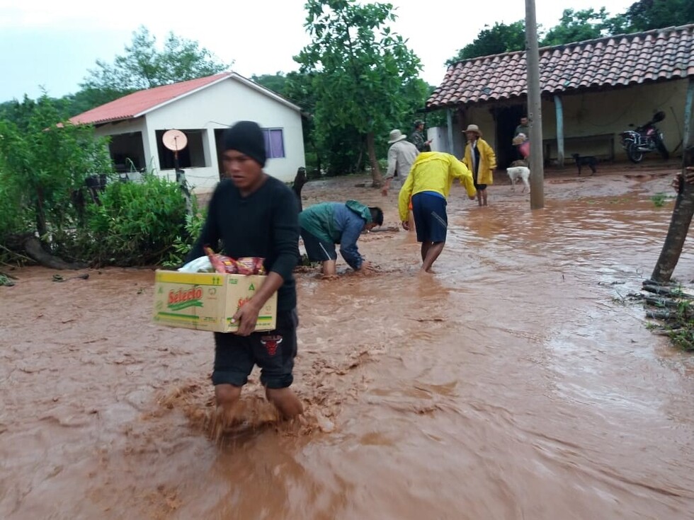 Lluvias afectan a 1.300 familias de Santa Cruz