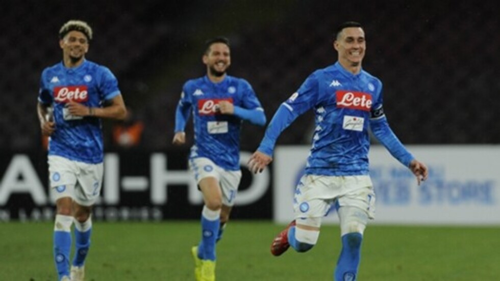 Napoli gana, se pone a seis y le brinda presión a Juventus