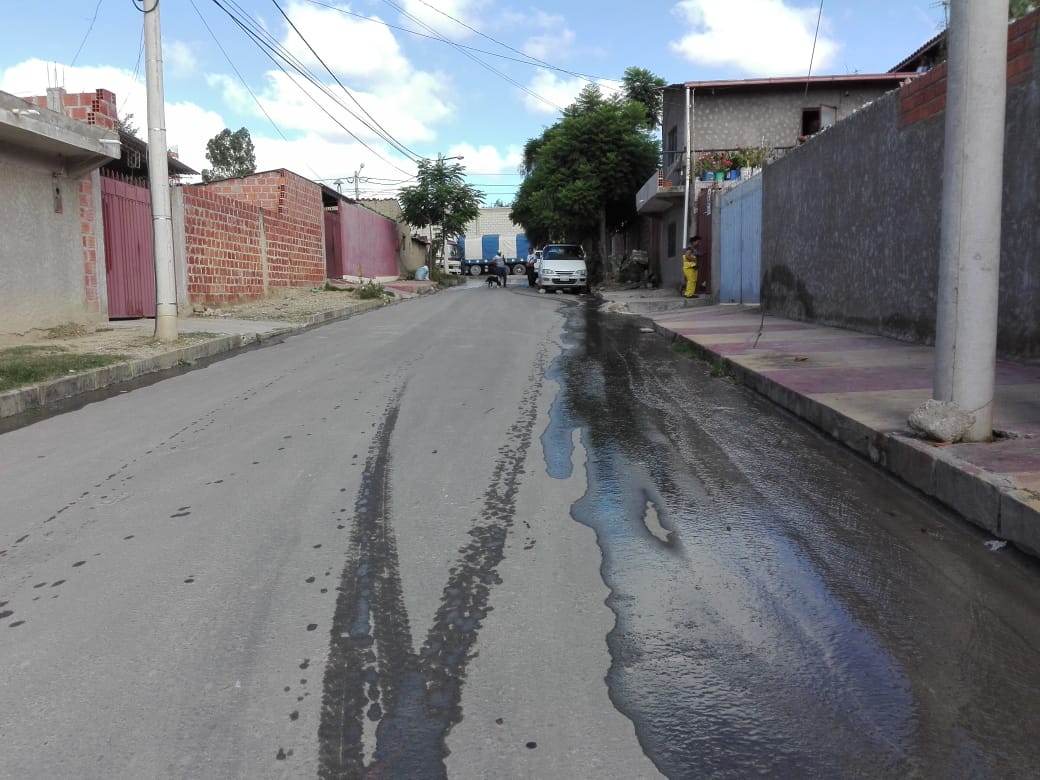 Nuevo colapso en alcantarillas del penal de Morros Blancos disgusta a vecinos
