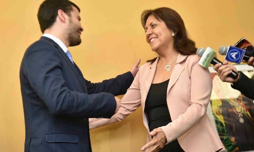 Manuel Canelas recibe despacho del Ministerio de Comunicación