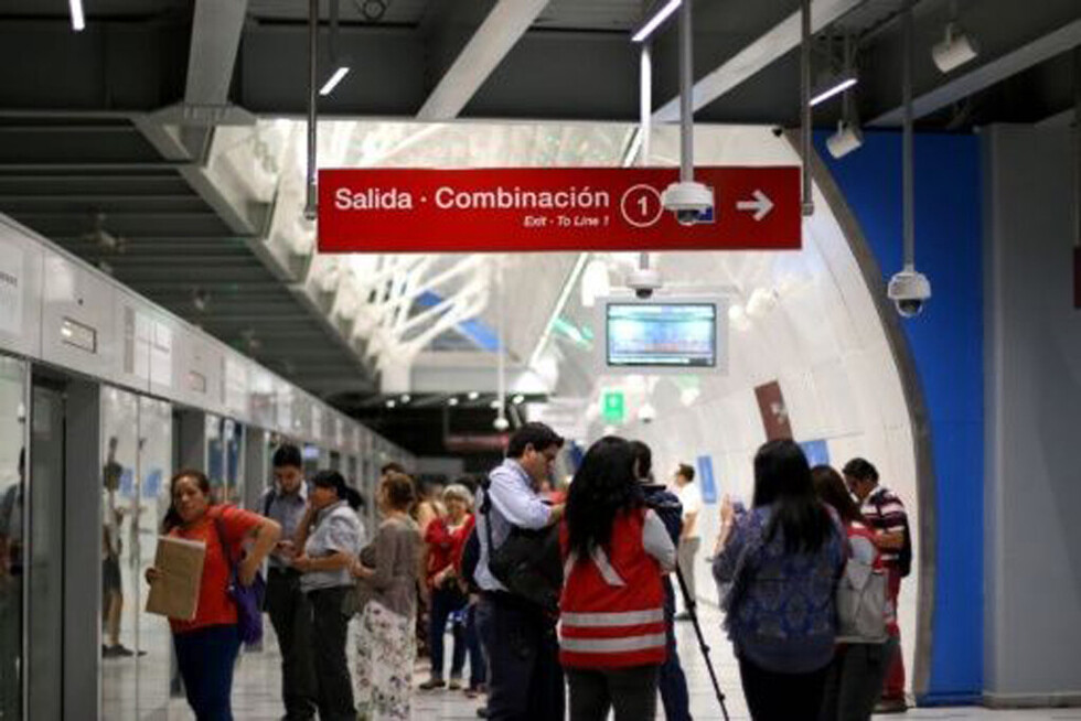 Inauguran línea del metro en Santiago de Chile