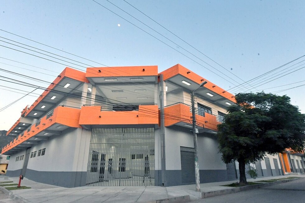 Morales entrega mercado "Barrio Nuevo" en el municipio de Yacuiba