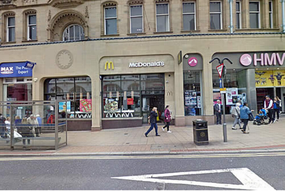 Hieren con un machete a un hombre en McDonald’s