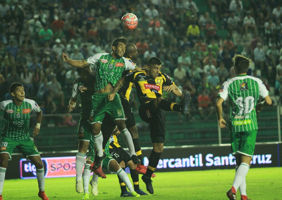 Oriente Petrolero vence a The Strongest a puro coraje