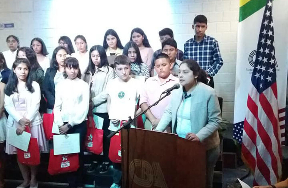Entrega de becas  “Access” en Tarija