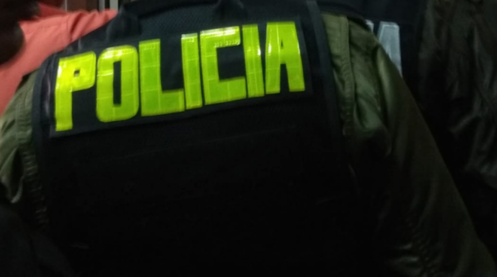 Una policía pedía dinero a nombre de sus jefes