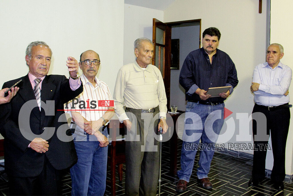 15 de Abril recibe distinción por su centenario