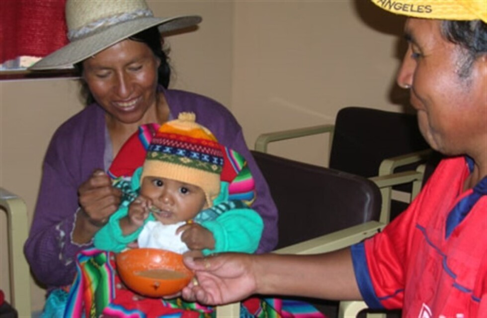 Proponen pagar sueldo a madres por el trabajo que ya hacen