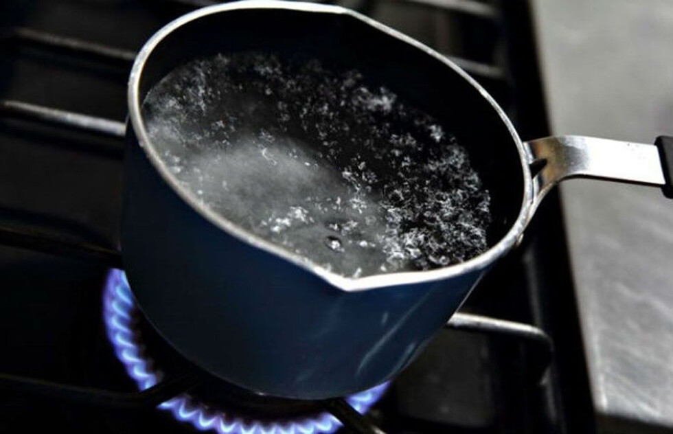 Liberan a sujeto que quemó a su mujer con agua hirviendo