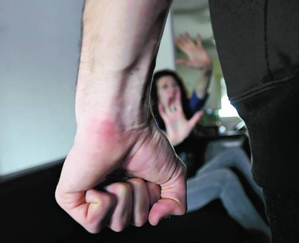 Golpeó salvajemente a su  pareja en “un día de furia”