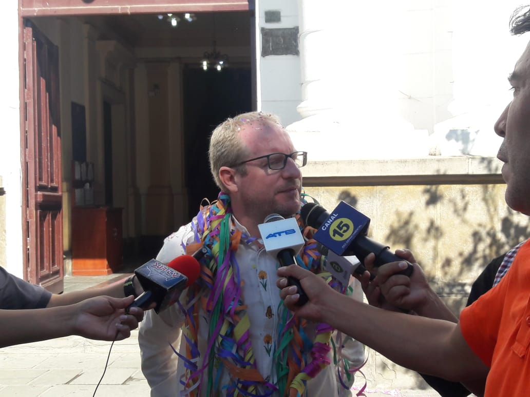 Oliva: Que la fiesta de compadres sea un exceso de alegría y no de bebida