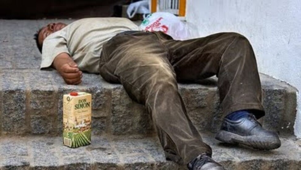 Lo mataron mientras consumía drogas y alcohol