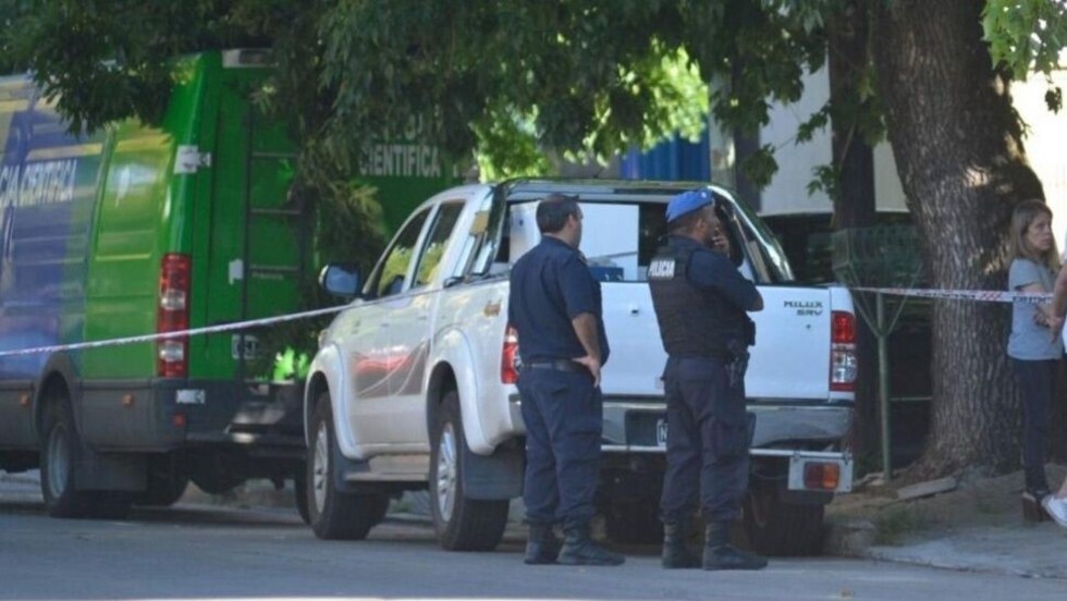 Asesinó a su novia, baleó a un vecino y se suicidó