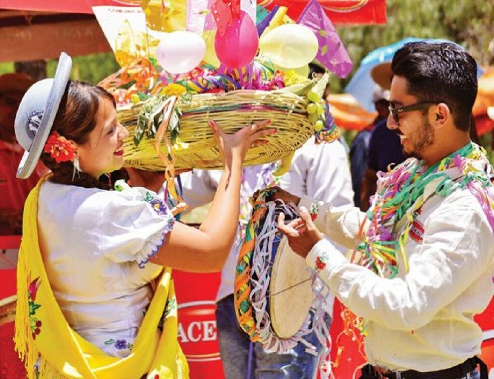 Diputados declaran a la fiesta de comadres y compadres Patrimonio Cultural Inmaterial de Bolivia