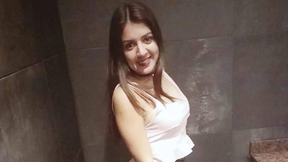 Matan a tiros a mujer y detienen al vecino