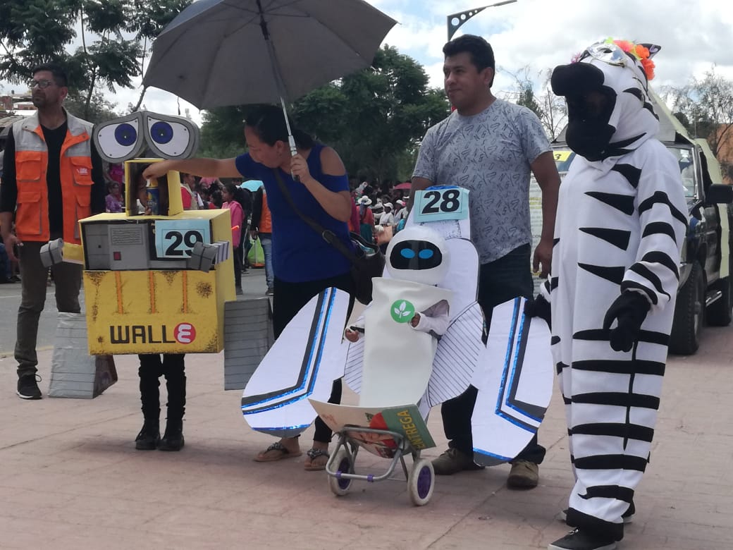 Los niños se hacen presentes en la entrada del "Corso Infantil"