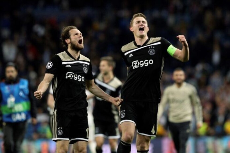 El Ajax acelera el fin de ciclo en la noche más negra del Madrid