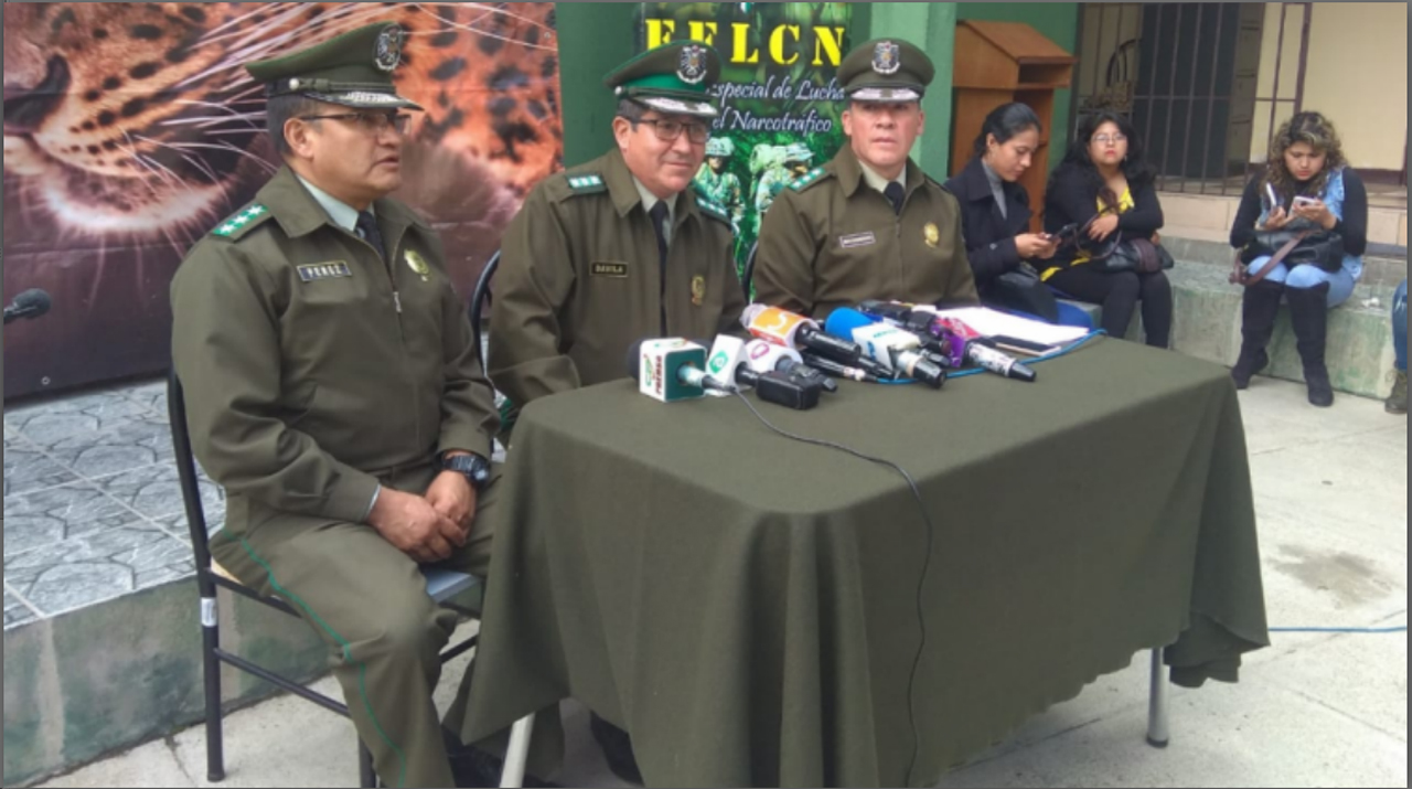 Avionetas narcos aterrizan en caminos vecinales