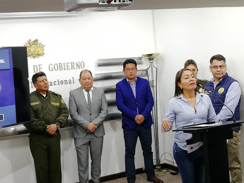 Deportan a colombianos  por prestar “gota a gota”